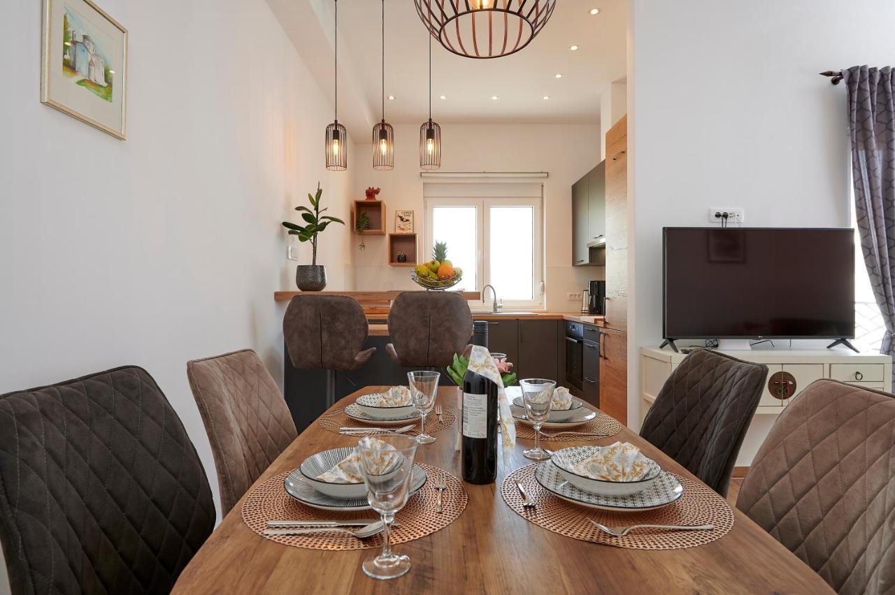 Apartmani Kelava โตรกีร์ ภายนอก รูปภาพ